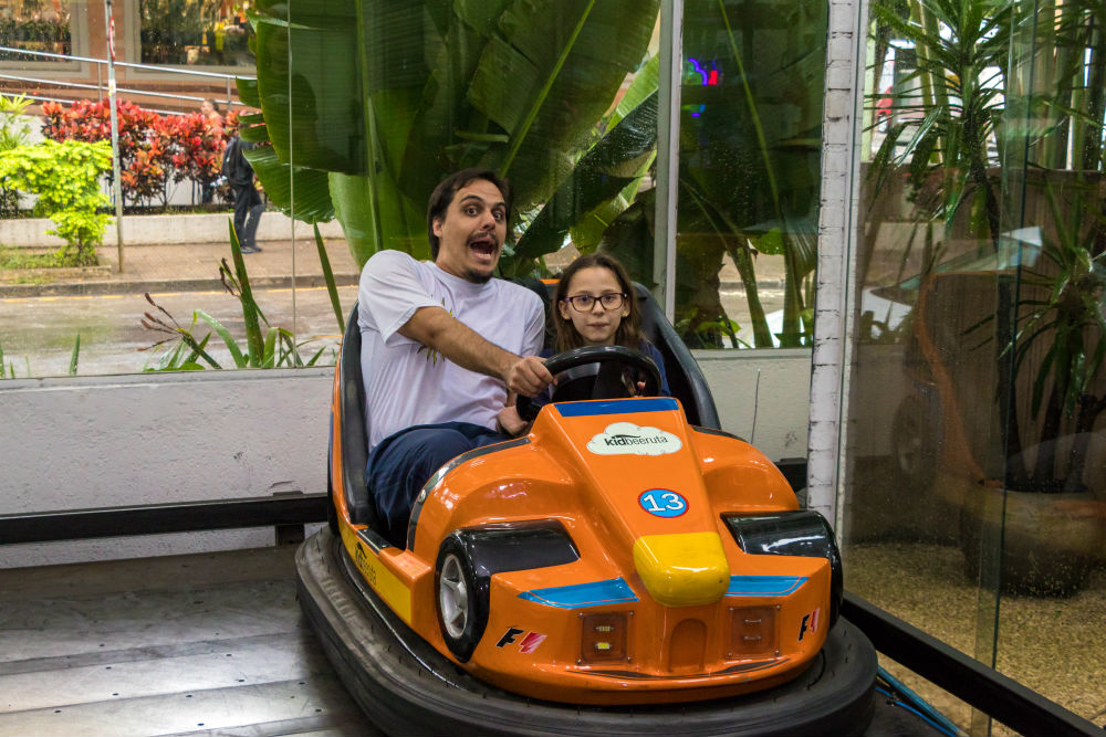 º  Mascote personalizado  º  Personagens animados  º  Caricaturistas  º  Mágicos e artistas circenses  º  Esquetes divertidas  º  Teatro adulto e infantil  º  Recepção animada  º  Locutor e mestre de cerimônias  º  Recreadores e animadores de eventos  º  Atletas e esportistas  º  Jogos lúdicos, gincanas e caça ao tesouro  º  Maquiagem artística  º  Escultura de balões