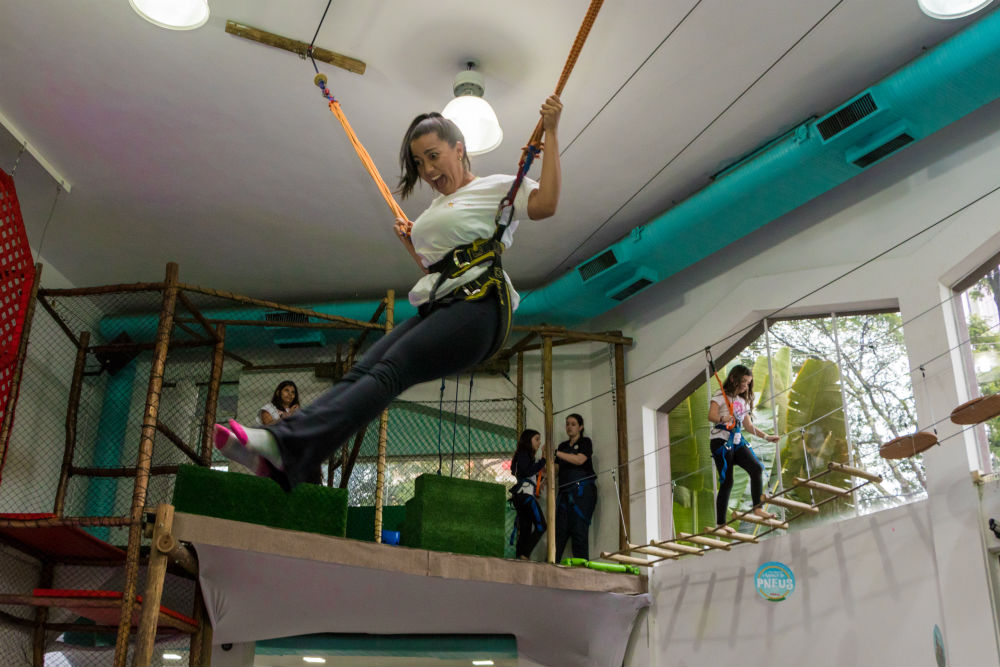 º  Mascote personalizado  º  Personagens animados  º  Caricaturistas  º  Mágicos e artistas circenses  º  Esquetes divertidas  º  Teatro adulto e infantil  º  Recepção animada  º  Locutor e mestre de cerimônias  º  Recreadores e animadores de eventos  º  Atletas e esportistas  º  Jogos lúdicos, gincanas e caça ao tesouro  º  Maquiagem artística  º  Escultura de balões